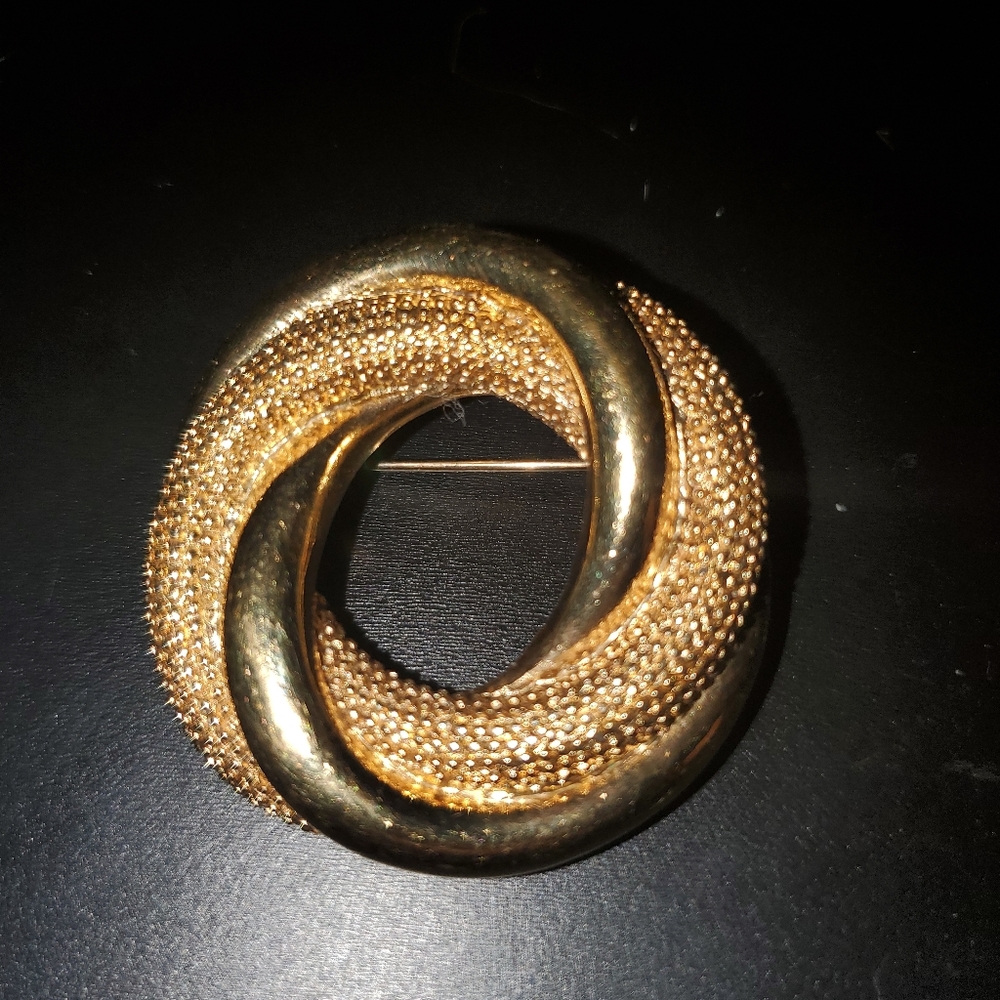 Monet brooch